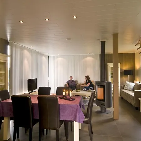 Domaine Golden Lakes Village 4 * Boussu-lez-Walcourt